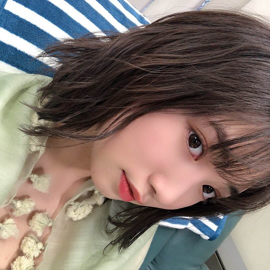 上野優華さんのインスタグラム写真 - (上野優華Instagram)「髪巻けるの嬉しい。自分ではまだ出来ないけど。 MV撮影無事に終わりました。最高だなー。やっぱり撮影が大好きみたい。乞うご期待です。  #MV #MV撮影 #撮影 #shooting #髪 #ヘアアレンジ #ナチュラル #ナチュラルメイク #ダークパープルアッシュ #パープル #可愛い #巻き髪 #ショート #ショートアレンジ #ショートカット #ショート女子 #オフショっト #乞うご期待 #私の歌 #SNSソングライター」2月27日 21時40分 - yuukaueno0205