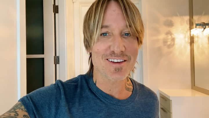 キース・アーバンのインスタグラム：「BIG NEWS! Just dropped a new song “God Whispered Your Name” AND I’ll be hosting the @acmawards on April 5th!! #ACMawards」