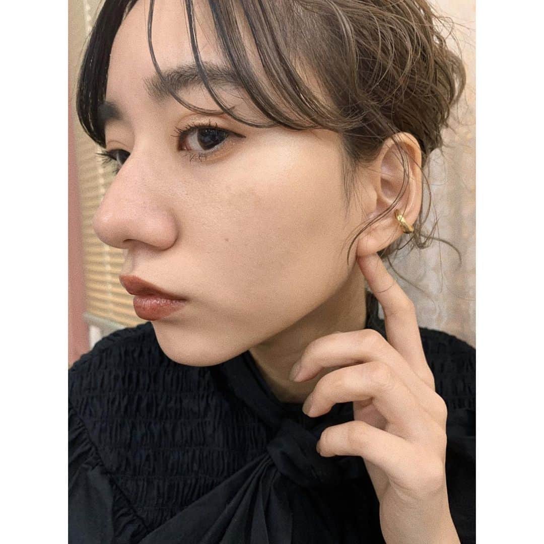 藤田日和のインスタグラム：「ゴールドが好き🪐 @gray____accessories」