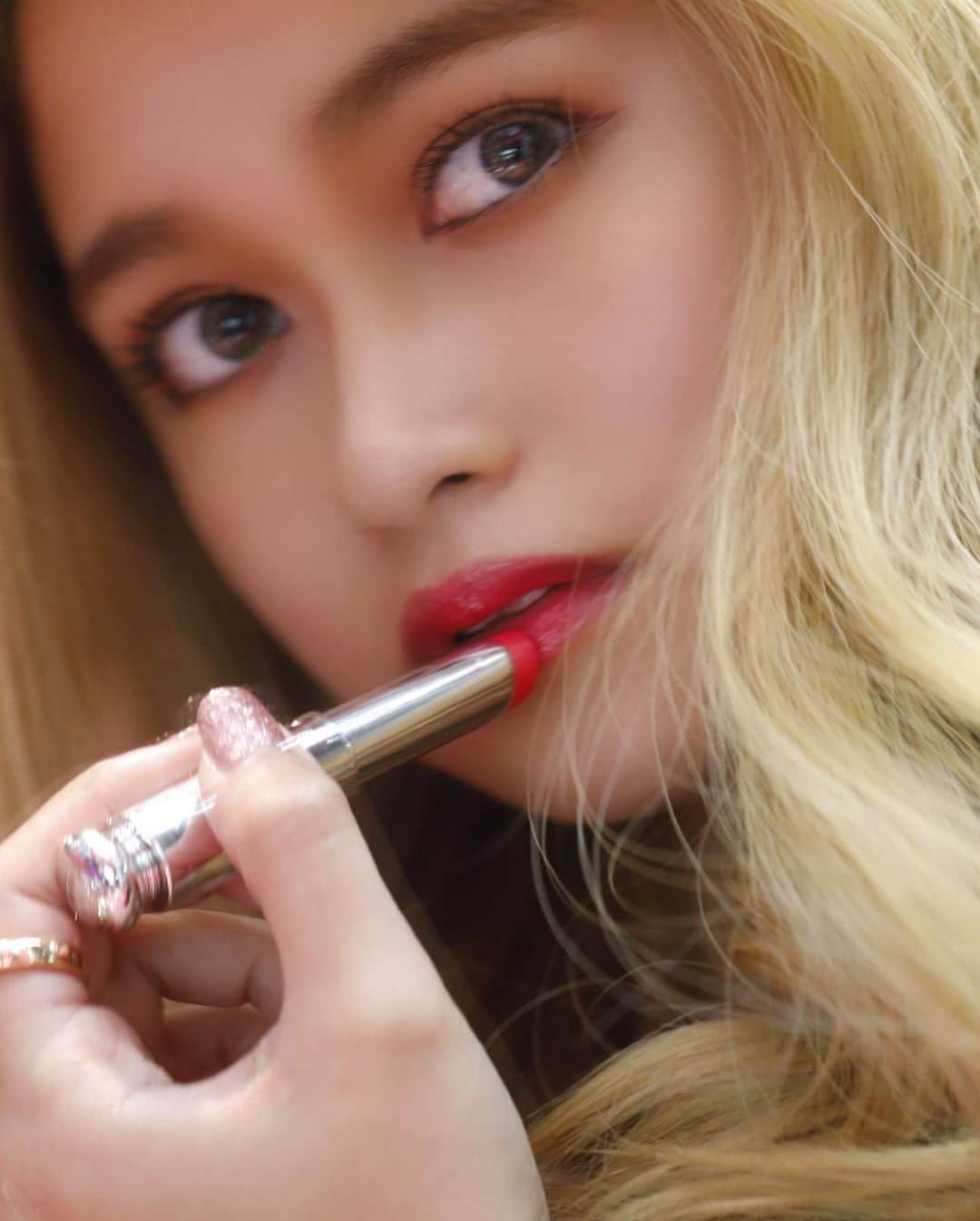 西山乃利子さんのインスタグラム写真 - (西山乃利子Instagram)「唇にスターの輝きを  #diormakeup  #アディクトハロシャイン #dior #makeup」2月27日 22時02分 - nokko_626