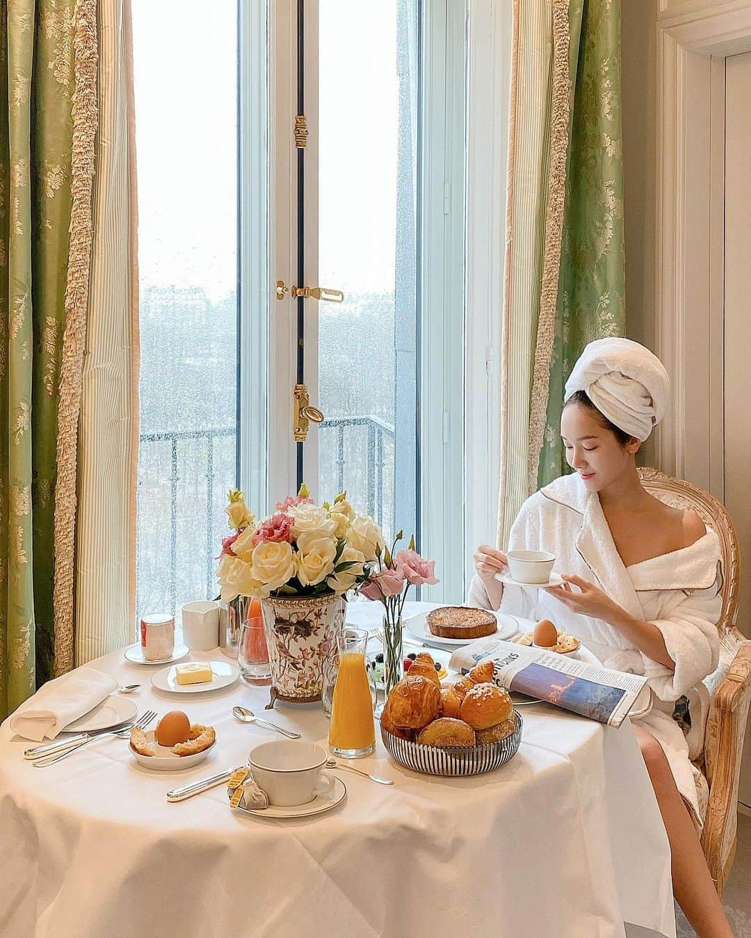 ジェシカ さんのインスタグラム写真 - (ジェシカ Instagram)「Woke up to a rainy Paris☔️ But love my mornings here at my beautiful Parisian home🤍 @lemeuriceparis #dcmoments」2月27日 22時19分 - jessica.syj