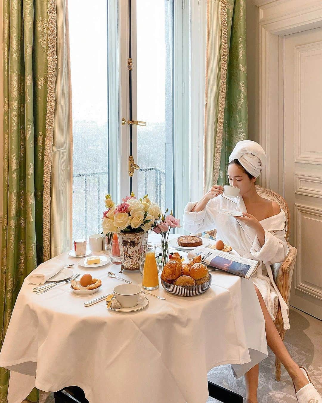 ジェシカ さんのインスタグラム写真 - (ジェシカ Instagram)「Woke up to a rainy Paris☔️ But love my mornings here at my beautiful Parisian home🤍 @lemeuriceparis #dcmoments」2月27日 22時19分 - jessica.syj