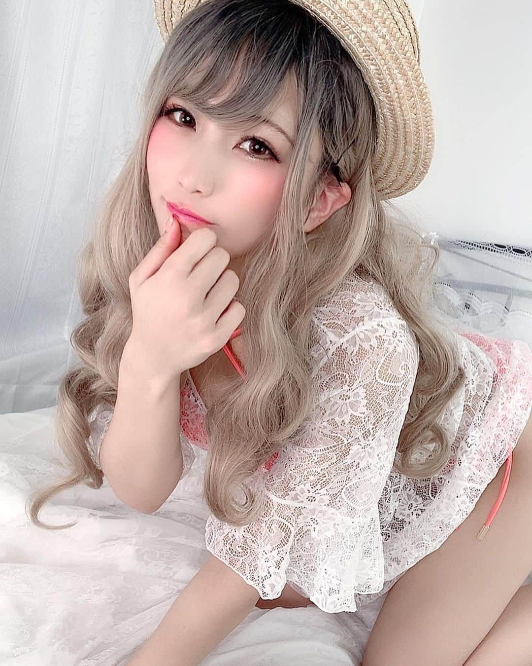 望月もち子のインスタグラム：「ピンク水着コーデ💕  早く夏来ないかなぁ(*´°`*) .  #モデル  #girl #costume  #コスプレイヤー  #china  #cosplay  #グラビア #gravure  #cosplayer  #cosplaygirl  #animegirl #被写体  #love  #fashion #japan  #japanese  #twitter  #日本人  #中国 #韓国 #asia  #asiangirls  #asian  #コスプレ  #sexy  #cute  #japanesegirl  #instagood  #followers」