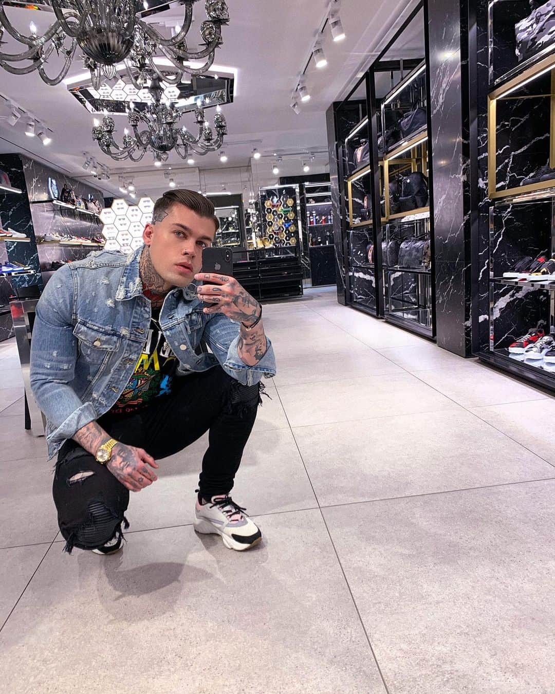 ステファン・ジェームスのインスタグラム：「everything comes full circle | @philippplein x MFW」