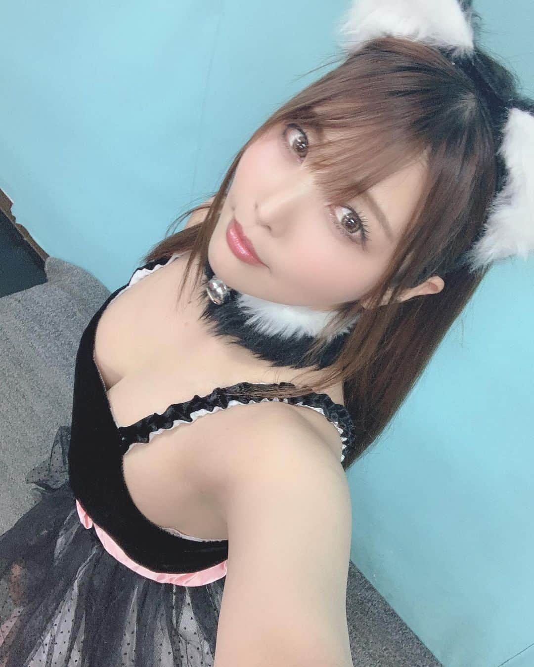 新村あかりさんのインスタグラム写真 - (新村あかりInstagram)「今日はイベントに来てくださりありがとうございました！！ こんな時期にも関わらず会いに来てくれてほんまに感謝です😭💕✨ 新村はせっかく来てくれた人の為なら出来るだけのことをしたいし、それで喜んでくれたらハッピーなのですよ！  でもお互い体調には気をつけようね💖」2月27日 22時23分 - niimura_akari