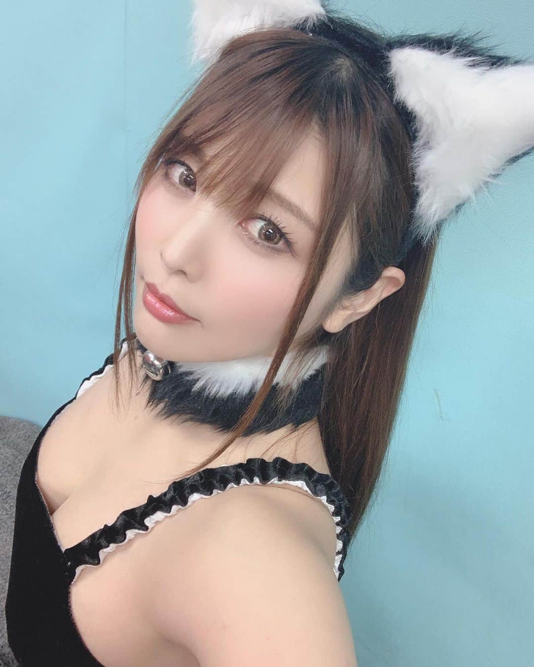 新村あかりさんのインスタグラム写真 - (新村あかりInstagram)「今日はイベントに来てくださりありがとうございました！！ こんな時期にも関わらず会いに来てくれてほんまに感謝です😭💕✨ 新村はせっかく来てくれた人の為なら出来るだけのことをしたいし、それで喜んでくれたらハッピーなのですよ！  でもお互い体調には気をつけようね💖」2月27日 22時23分 - niimura_akari