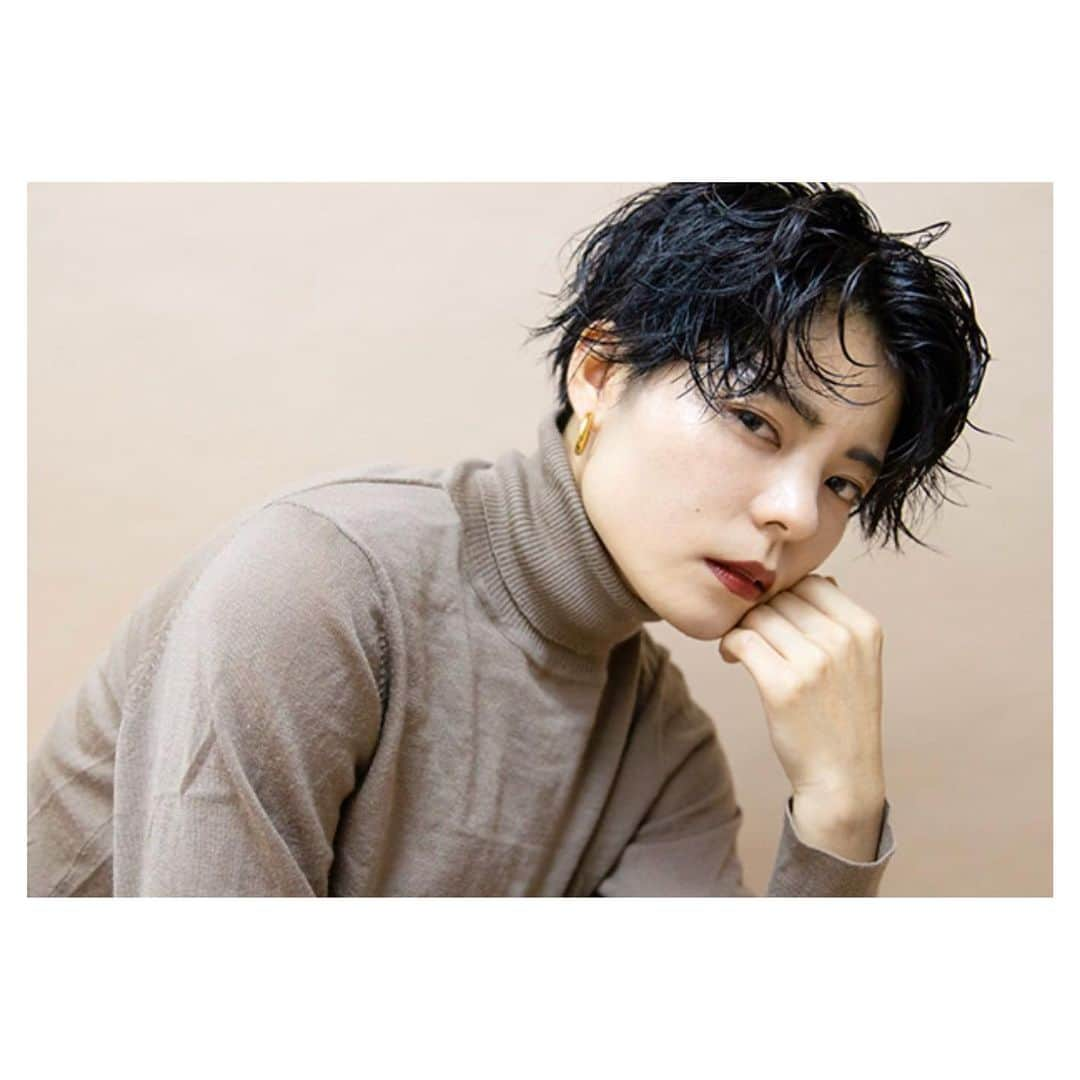 HAIR CATALOG . JPさんのインスタグラム写真 - (HAIR CATALOG . JPInstagram)「サイドとネープを短く仕立て上げたマスキュリンヘア。 パーマでしなやかな動きをくわえてあげて。エッジィな中にも柔らかさがプラスされて、艶っぽい大人スタイルになりますよ！  #hc#haircatalog#hair#hairsalon#hairstyles#haircut#short#shorthair#tomboy#genderless#haircolor#salon#japan#ヘアカタ#ヘアカラー#ヘアスタイル#ハンサムショート#ショート#ショートヘア#サロン#サロモ#シルエット#質感#透明感#秋冬  @hair_catalog_jp  Snob AnBlick Yuma Katayama @snob_katayama」2月27日 22時23分 - hair_catalog_jp