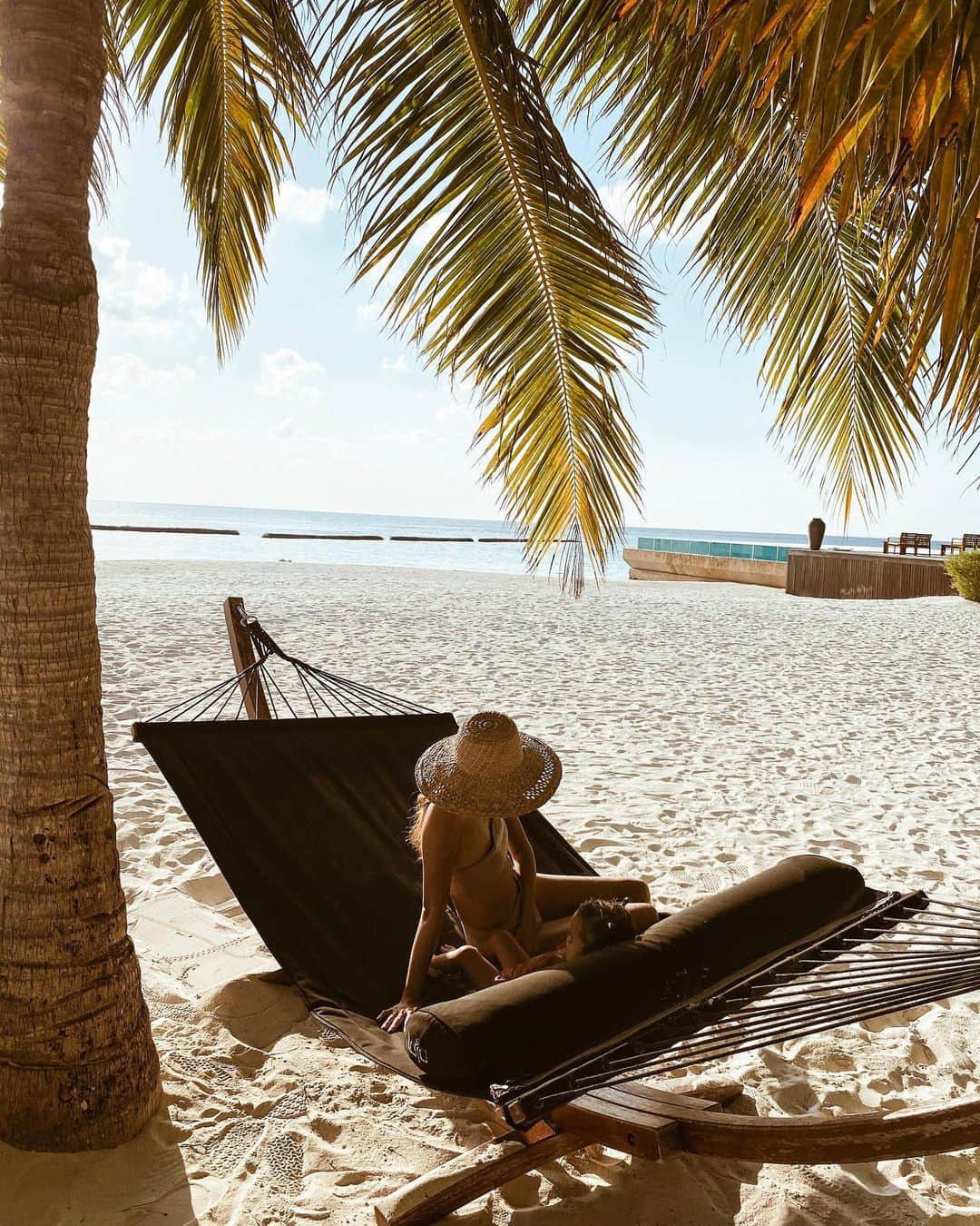 岡田美季さんのインスタグラム写真 - (岡田美季Instagram)「何も考えずリラックスできる時間は新鮮でありがたい🌴💖 お気に入りのBikiniを着て。 @room306contemporary  #モルディブ #maldives」2月27日 22時36分 - mikiokada0225