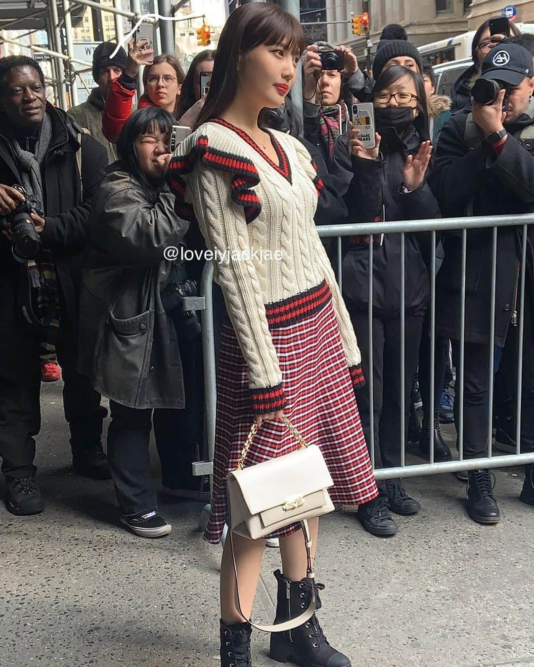 ジョイ（ファンアカウント）さんのインスタグラム写真 - (ジョイ（ファンアカウント）Instagram)「200212 JOY - New York Fashion Week: Michael Kors runway show - #REDVELVET#JOY#레드벨벳#조이 © lovelyjackjae on twt」2月27日 22時40分 - joy.redvelvet