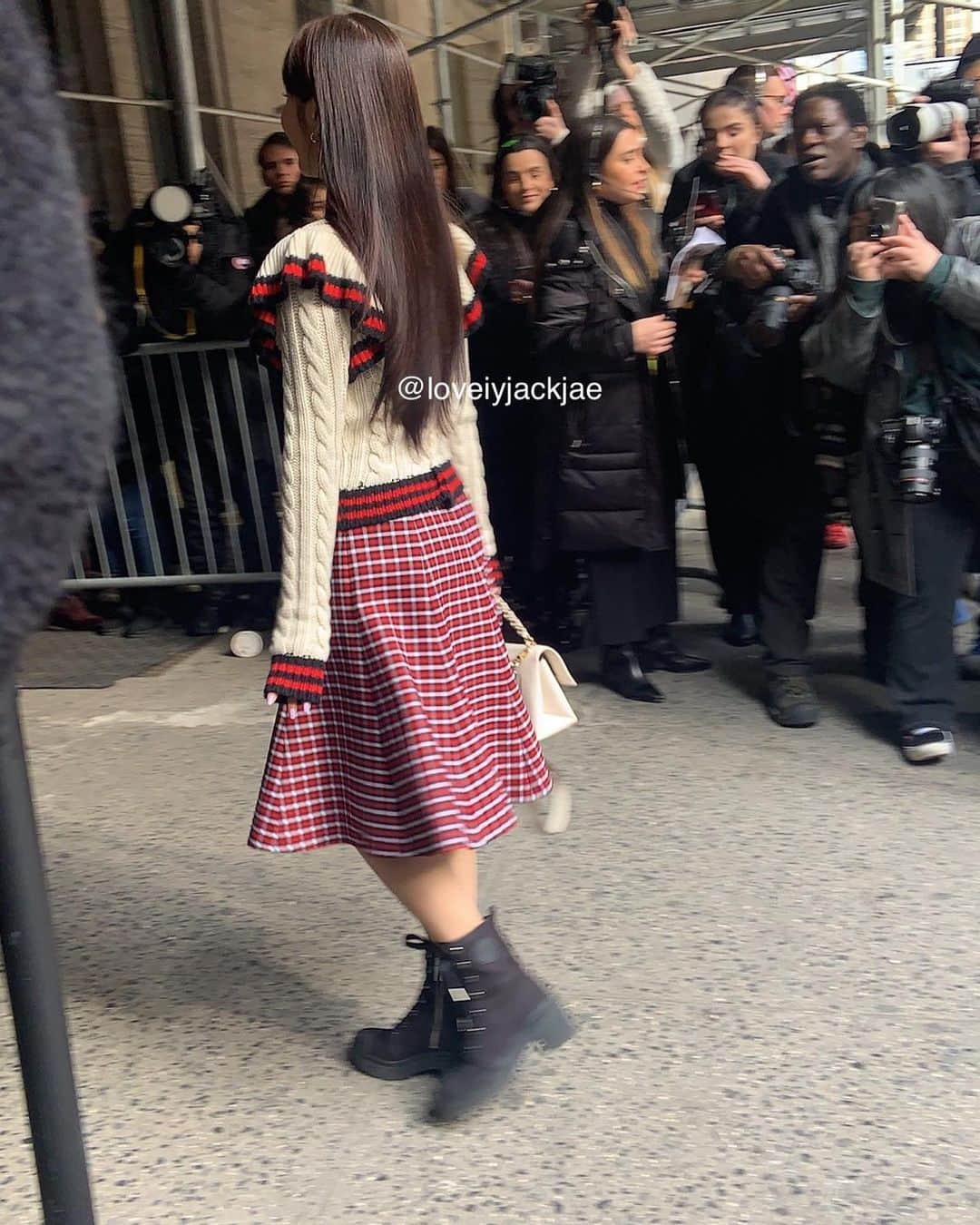 ジョイ（ファンアカウント）さんのインスタグラム写真 - (ジョイ（ファンアカウント）Instagram)「200212 JOY - New York Fashion Week: Michael Kors runway show - #REDVELVET#JOY#레드벨벳#조이 © lovelyjackjae on twt」2月27日 22時40分 - joy.redvelvet