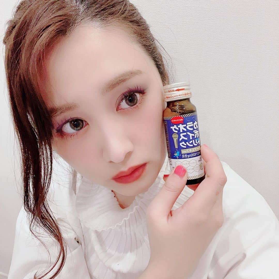 飛鳥凛さんのインスタグラム写真 - (飛鳥凛Instagram)「今回の舞台で初めて飲んだドリンク😀味はちょっとお薬っぽいけどスッキリしていて全然飲みやすくて癖になるくらい笑 急に声を出すシーンでもしっかり発声出来てやっぱり効くんだなというイメージ❤これに助けられました！！カラオケ前に飲んだら絶対声でそう。。。 @karaokevoicedrink #カラオケボイスドリンク」2月27日 22時48分 - rin_asuka0328