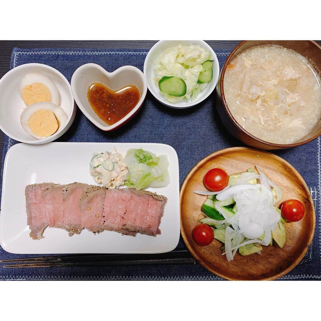 佐山万里菜さんのインスタグラム写真 - (佐山万里菜Instagram)「🍽みゆキング飯🍽 BONIQ  @boniq.jp でローストビーフにチャレンジ✨ めっちゃ美味かった💯 フライパンでやるより柔らかいし美味いっ😋 BONIQ 何作っても想像を超える美味さ……✨ . . みゆキングにリクエストしてともねぇレシピのサンラータンスープ @takumeshi512 ✨ めっちゃ美味うまーっ‼️ さっぱりで飲みやすくてこれは減量に入っても使える💯 レシピありがとうございます！！ . . 帰ってご飯があってすぐに食べれるって幸せ過ぎる✨ これが普通だったらこの幸せを感じれないんだよなぁー。。 本当おかんって最強👊 ありがたいです✨ 感謝‼️‼️ #笑顔 #オシャレ #可愛い#写真#アスリート#筋肉 #腹筋 #トレーニング #筋肉女子#減量#ダイエット#instagood #幸せ #ライフスタイル #うまい #アスリート飯 #減量食 #ダイエットメニュー  #料理  #節約 #食事 #いいね #食トレ#ヘルシーメニュー  #food #diet #good  #鶏胸 #うまい #boniq」2月27日 22時50分 - sayama.19