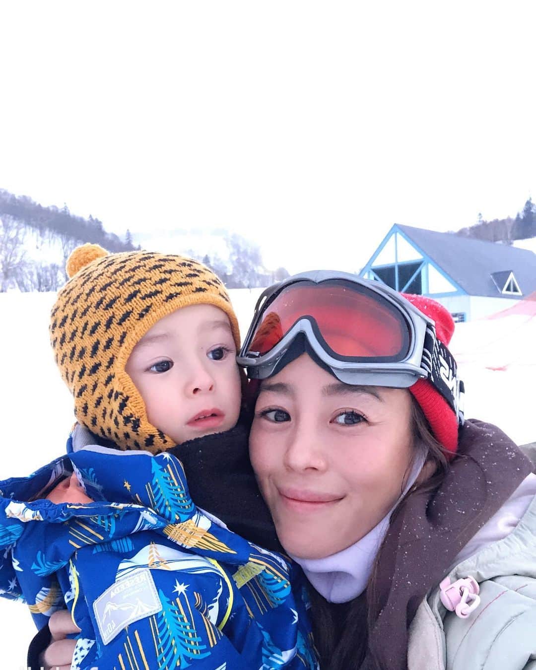大桑マイミのインスタグラム：「スキー⛷trrip 明日は筋肉痛〜だな。久しぶりだったけど体が覚えてるもんだね。 #skiing  大活躍 @sorel_jp」