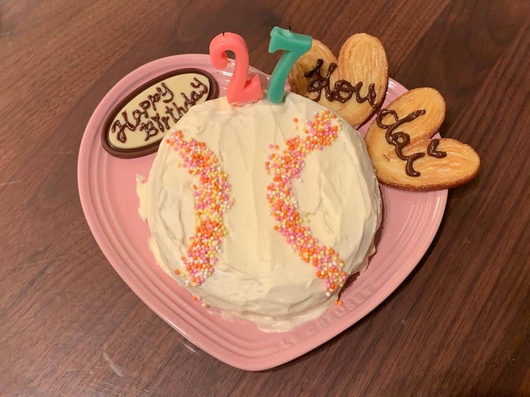濱矢廣大のインスタグラム：「. 今日27歳になりました😊 妻がケーキを作ってくれました👍 また明日から頑張ります！  #2月27日」