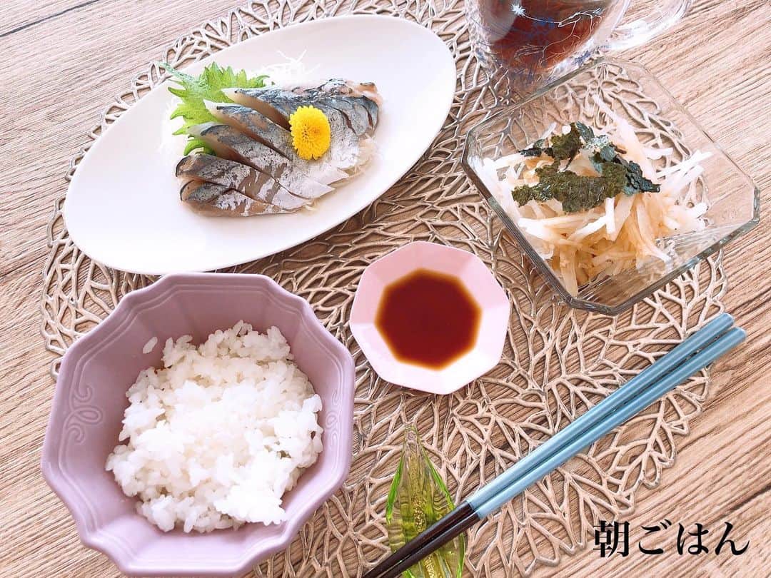 西村紗也香さんのインスタグラム写真 - (西村紗也香Instagram)「.﻿ #きょうのさやかごはん﻿ 2/21(金)﻿ #朝ごはん﻿ アジのお刺身🐟﻿ ﻿ #昼ごはん﻿ 舞茸とえのきは適当に切って﻿ トリュフペーストと和院醤油で﻿ ソテーしただけですが﻿ すごーーーく美味しい♡﻿ ﻿ #間食﻿ セブンスイーツってほんとに毎回﻿ 美味しいですね。。﻿ 新作はすぐ食べたくなってしまう。。笑﻿ ﻿ あんこは甘さ控えめで、桜の塩漬けと﻿ 良いバランスでした🌸﻿ ﻿ #夜ごはん﻿ トマトを食べてから… 川崎のソウルフード⁉️笑﻿ ニュータンタン麺です🥰﻿ 小さい頃から大好きな元祖タンタン麺‼️﻿ ﻿ 辛さは1番辛い【めちゃ辛】にして﻿ ニラとたまごダブルのトッピングが大好き❤️﻿ ﻿ ﻿ 2/22(土)﻿ #朝ごはん﻿ 卵かけご飯♪﻿ 写真なしです🥺﻿ ﻿ #昼ごはん﻿ イタリアンランチ💕﻿ ラザニアの中に卵が挟んであって﻿ 衝撃のフワッフワ😍‼️﻿ すんごーーーくおいしかった‼️﻿ また行きたいw﻿ デザートのドルチェは甘夏のババロアで﻿ このサイズ感が多すぎずちょうど良い😋﻿ ﻿ #夜ごはん﻿ 昼のリカバリーをするために…﻿ 低脂質のバランス意識です😊✨﻿ ﻿ ﻿ ﻿ ﻿ ﻿ ﻿ #栄養コンシェルジュ #ダイエット #便秘 #インスタダイエット #食べで痩せる #痩せる #痩せる習慣 #痩せる食べ方 #健康美 #美ボディ #ダイエット仲間と繋がりたい #ダイエット仲間募集 #食事記録」2月27日 23時21分 - _sayakanishimura_