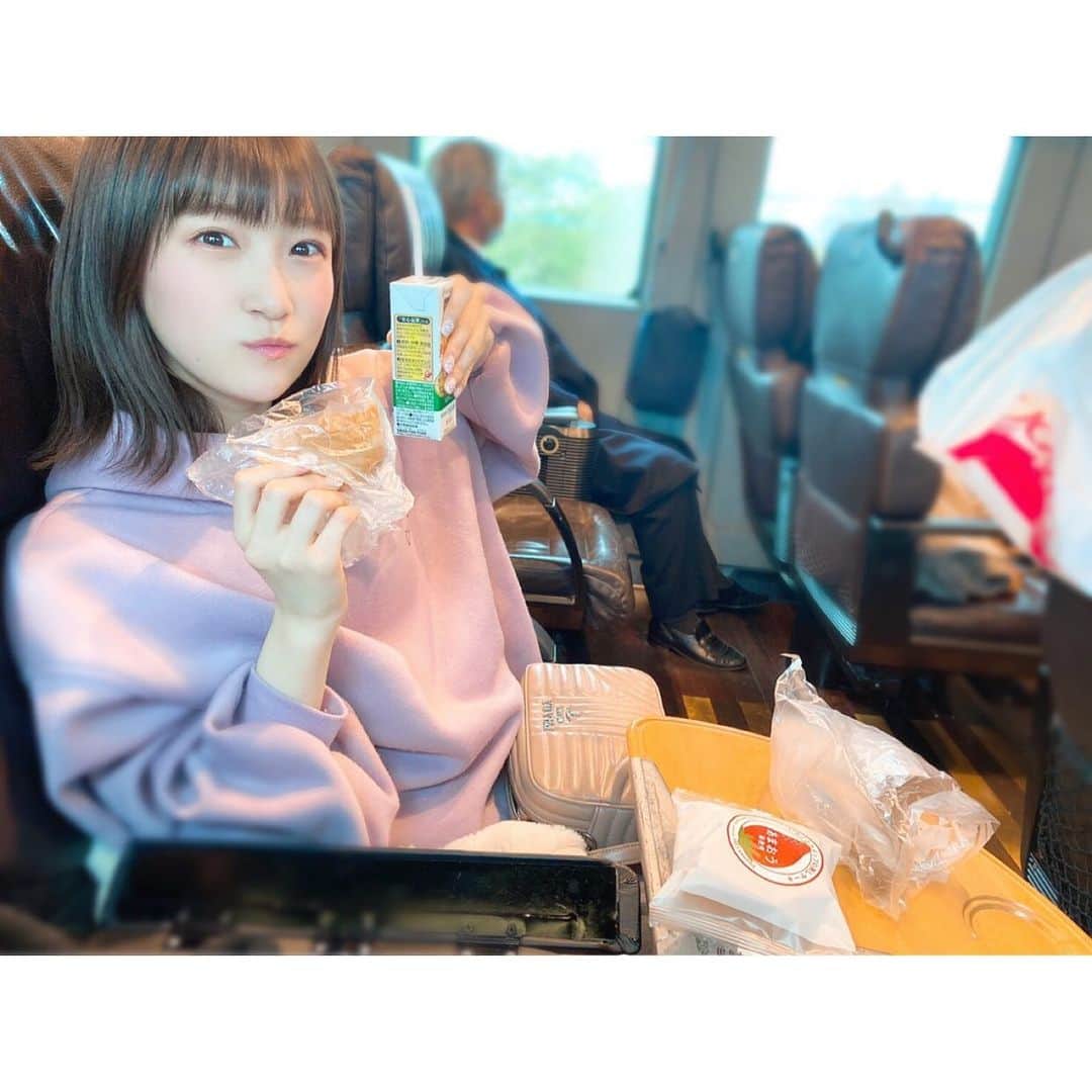 坂本 愛玲菜さんのインスタグラム写真 - (坂本 愛玲菜Instagram)「🚃﻿ ﻿ いっぱい食べて﻿ いっぱい寝て﻿ いっぱい笑って﻿ ﻿ 明日もいい日になりますように。☺︎♡」2月27日 23時18分 - erena_hkt48