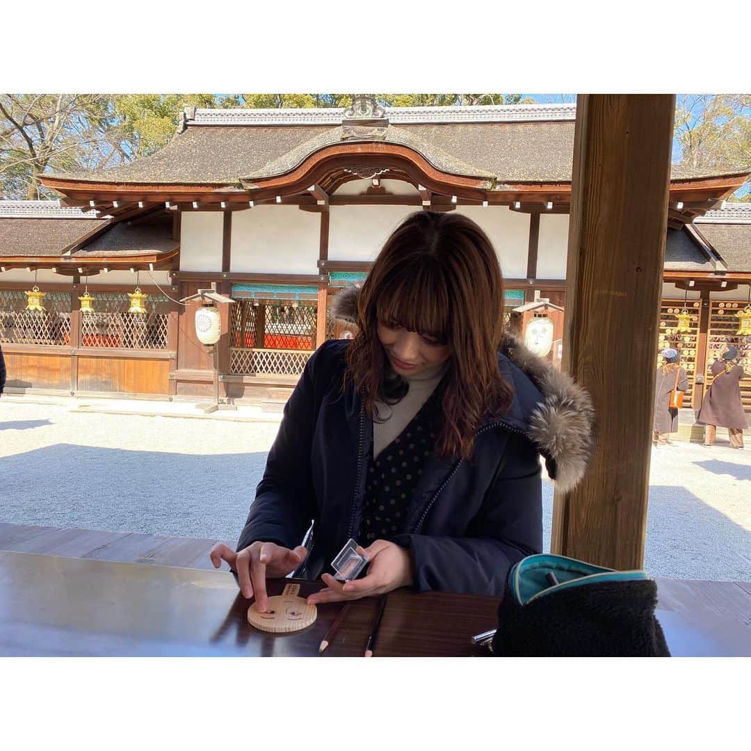 川村茉由さんのインスタグラム写真 - (川村茉由Instagram)「河合神社⛩✨ ここの鏡絵馬は自分の メイク道具を使って 化粧してあげるらしい💄 * #kyoto #shrine #make #makeup #cosme #happy #love #like #instagood #follow #me #京都 #河合神社 #神社 #鏡絵馬」2月27日 23時27分 - mayupi_k