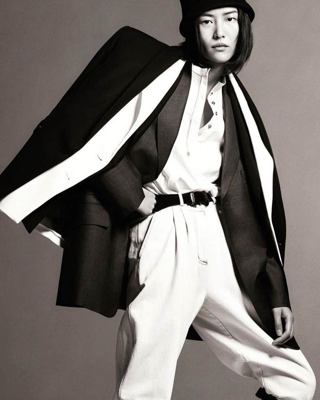 リウ・ウェンのインスタグラム：「So honored to be part of @vogueparis February by @christian_macdonald_studio  @virginiebenarroch @janeenewitherspoon @christian_eberhard Thank you to the team and @emmanuellealt for this great story! We all had a wonderful time on set 🖤🖤🖤」