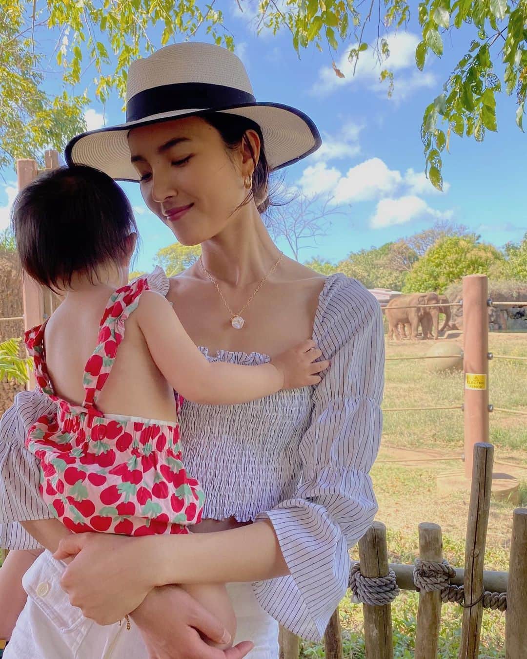 ルピン・ワンのインスタグラム：「She is big girl now 😆#honoluluzoo #hawaii」