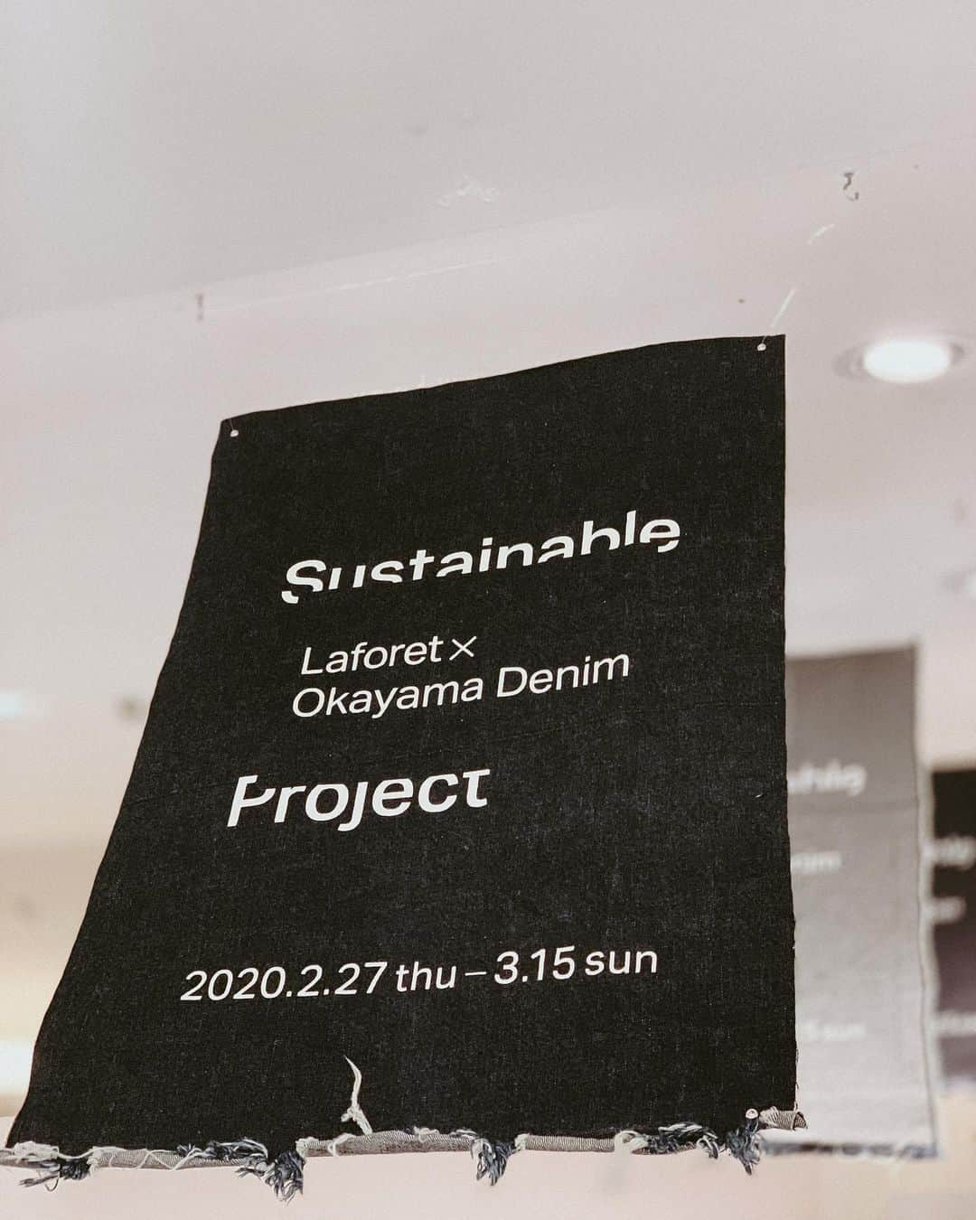 神林真里さんのインスタグラム写真 - (神林真里Instagram)「ラフォーレ原宿で開催されている【Sustainable Project Laforet × Okayama Denim】👖♻️﻿ ﻿ 国産ジーンズの発祥、岡山デニムの廃材を再利用したサステイナブルなプロジェクト。﻿ ﻿ 切れ端や残反で作られた限定アイテムはどれもとっても魅力的なデザインのものばかりでした✨﻿ ﻿ 館内で5,000円以上購入すると、先着5,000名限定でノベルティのプレゼントもあるのでチェックしてね！﻿ イベントは3/15(日) まで開催✔️﻿ ﻿ ﻿ ﻿ ﻿ ﻿ ﻿ ﻿ ﻿ ﻿ ﻿ ﻿ ﻿ @laforet_h﻿ #PR #ラフォーレ原宿 #laforetharajuku #sustainableprojectlaforet #okayamadenim #sustainablefashion #fashion #harajuku #denimlover #サスティナブル #リサイクル #デニム #デニム好き」2月27日 23時53分 - maripo_jp