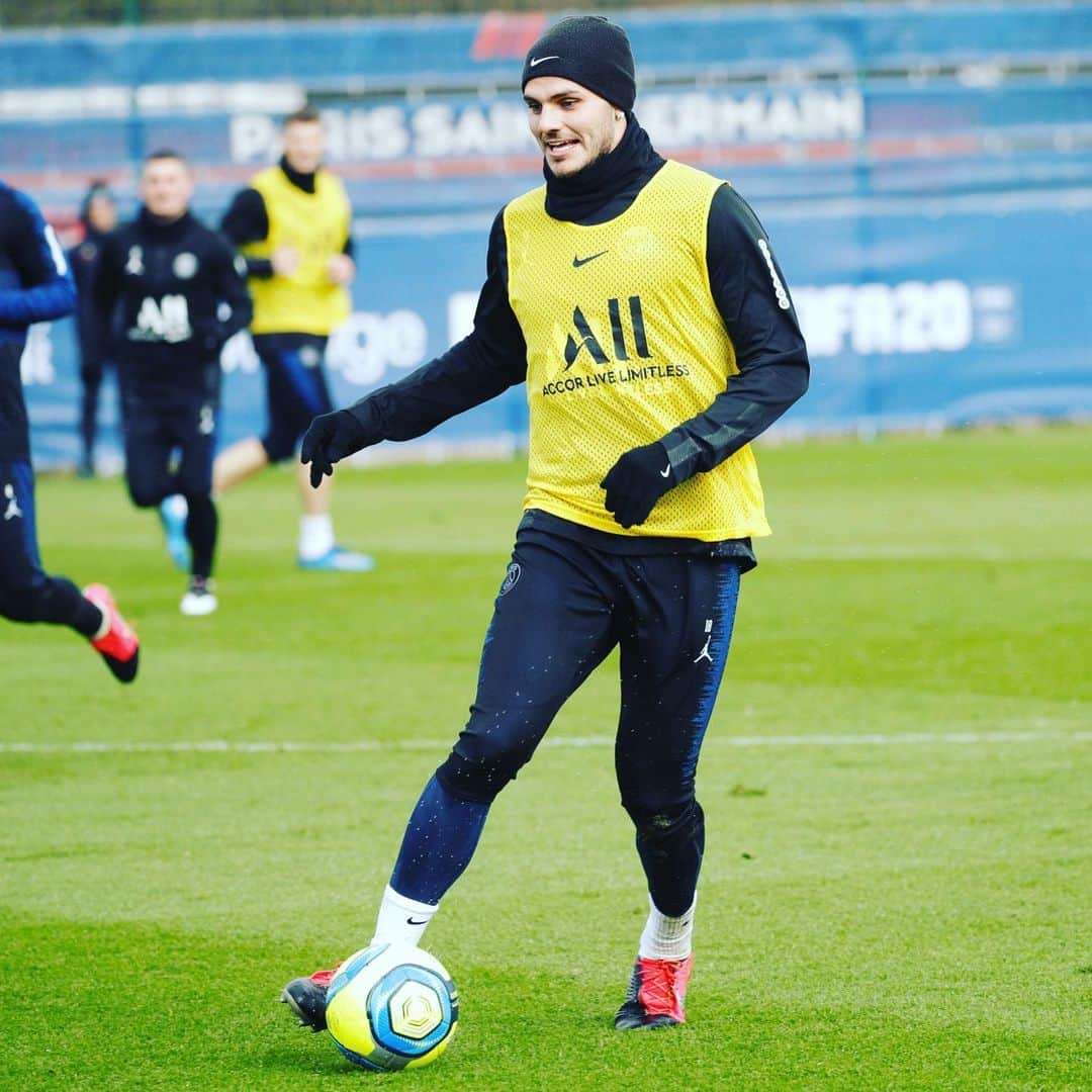 マウロ・イカルディさんのインスタグラム写真 - (マウロ・イカルディInstagram)「⚽️ #training 🔴🔵 @psg」2月28日 0時14分 - mauroicardi