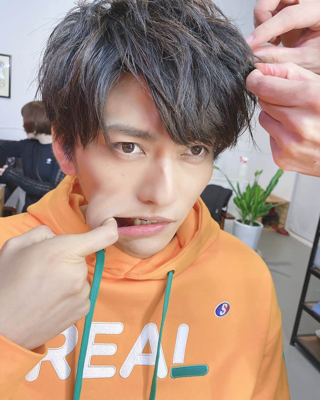 古屋敬多のインスタグラム：「今回彼からの訪問はありません。頑張ってひとりで寝ているようです。 #台湾 #鍵本輝 #たまに布団持ってやってくる」