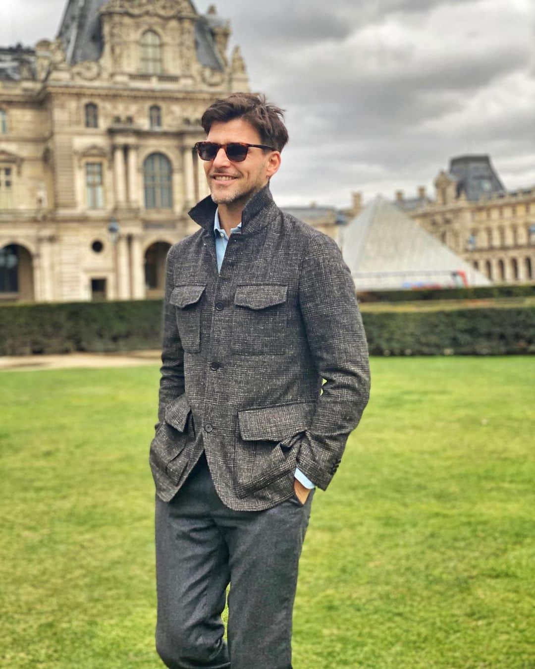 ヨハネス・ヒューブルさんのインスタグラム写真 - (ヨハネス・ヒューブルInstagram)「Moody rainy windy Paris - still beautiful  @carusomenswear」2月28日 0時18分 - johanneshuebl