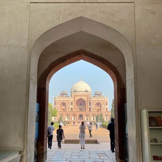 クリスティー・ターリントンさんのインスタグラム写真 - (クリスティー・ターリントンInstagram)「We took in some sights in Delhi yesterday after an incredible first day in the capital of India visiting some sites of our partners @nazdeek and the incredible paralegals they have trained  with the support of @everymomcounts. All in the wake of Trumps visit here and the violence that insued during those few days. These paralegals are demanding accountability and access to basic human rights which include bathrooms, healthcare and safe housing. We are headed to Assam to see and learn more about their labor rights work with tea workers over the next few days. This is an important moment in history here as citizenship in under scrutiny and marginalized populations pay the price. Sound familiar? Stay tuned... 🇳🇪」2月28日 11時16分 - cturlington