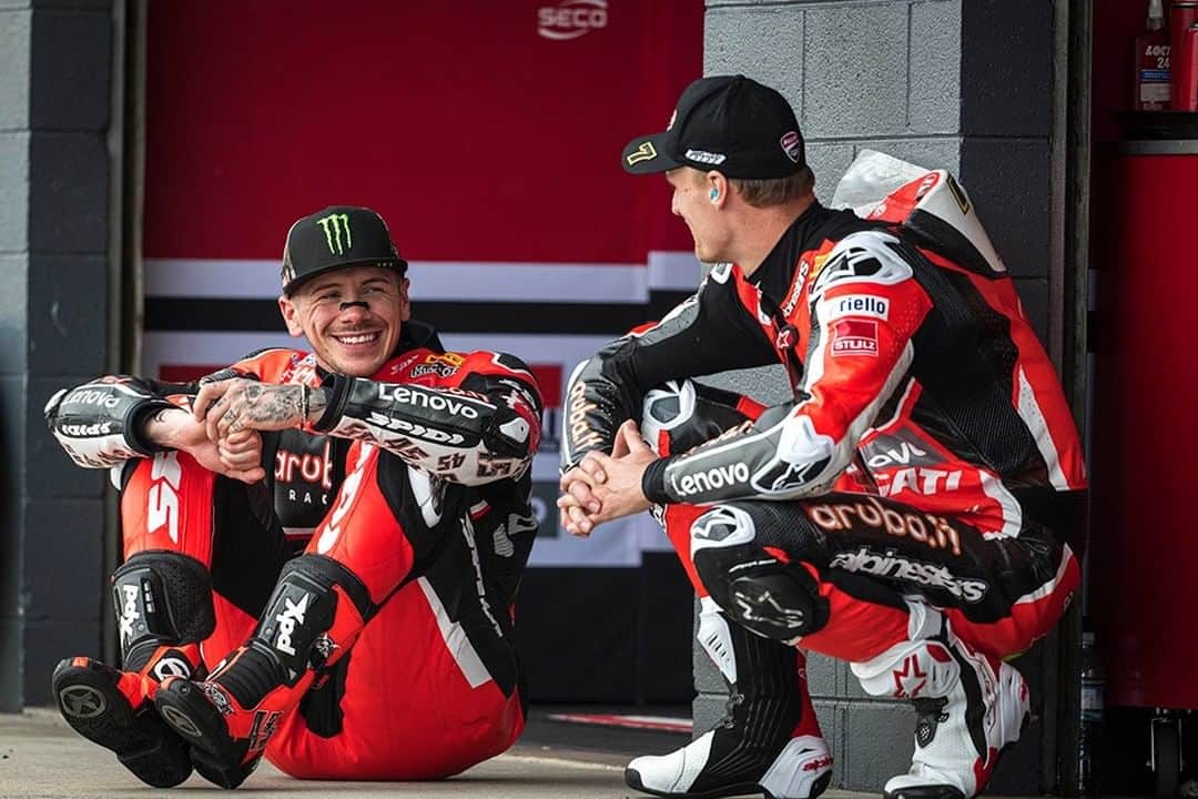 のインスタグラム：「【SBK】今週末は2020スーパーバイク世界選手権開幕戦オーストラリア🇦🇺ラウンドがフィリップアイランド・サーキットで開催されます。  開幕前にフィリップアイランド・サーキットで行われたオフィシャルテストで、Aruba.it Racing - Ducatiチームのスコット・レディングとチャズ・デイビスはレースペースに関して、確かな手ごたえを感じてテストを終了しました。  今シーズンもAruba.it Racing - Ducatiチームへのご声援をお願いします！  レーススケジュール (現地時間) 2月28日（金） FP1: 10.30 - 11:20 FP2: 15.00 - 15.50  2月29日（土） FP3: 10.00 - 10.20  Superpole: 12.15 - 12.40  Race 1: 15.00 -  3月1日（日） Warm Up: 9.30 - 9.45 Superpole Race: 12.00 - Race 2: 15.00 -  #ArubaRacing #Ducati #ForzaDucati #SBK #ドゥカティ #パニガーレV4 #AusWorldSBK」