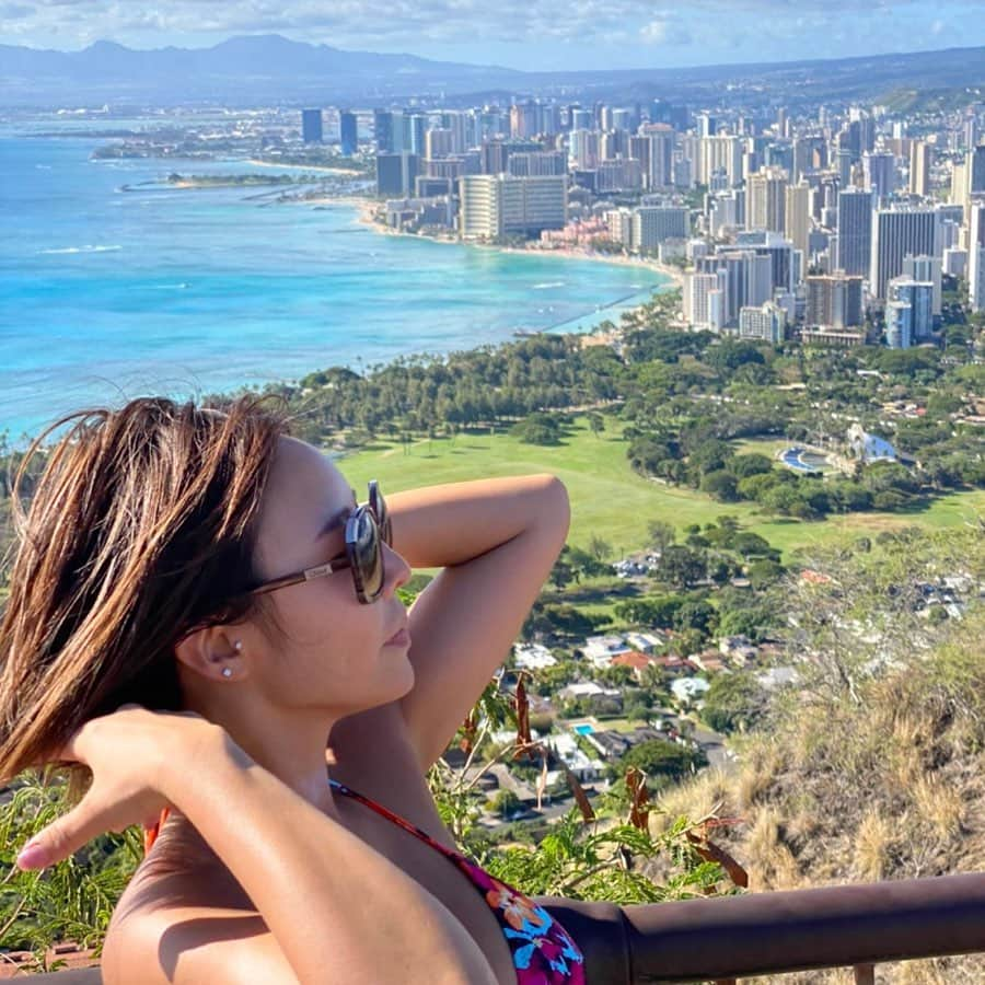 MomoseRyoko のインスタグラム：「#diamondhead #diamondheadhike 一日二回ハイキング💓 今日から日本で働きまーす‼️ 勉強もしなくちゃ…back to reality!」