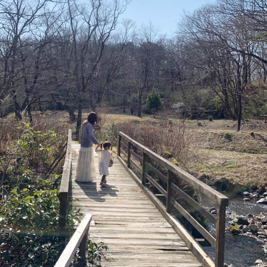 坂本美雨さんのインスタグラム写真 - (坂本美雨Instagram)「共に旅を重ねている友人の名編集者&ライター柿本マキちゃんと、写真家ムラケンさん。 ずっと自然に笑ってばかりいられるふたり。 ふたりのあたたかい目線に感謝でいっぱい。 @makikakimoto  @murakenphoto #kakimotomakiworks #4歳7ヶ月」2月28日 10時11分 - miu_sakamoto