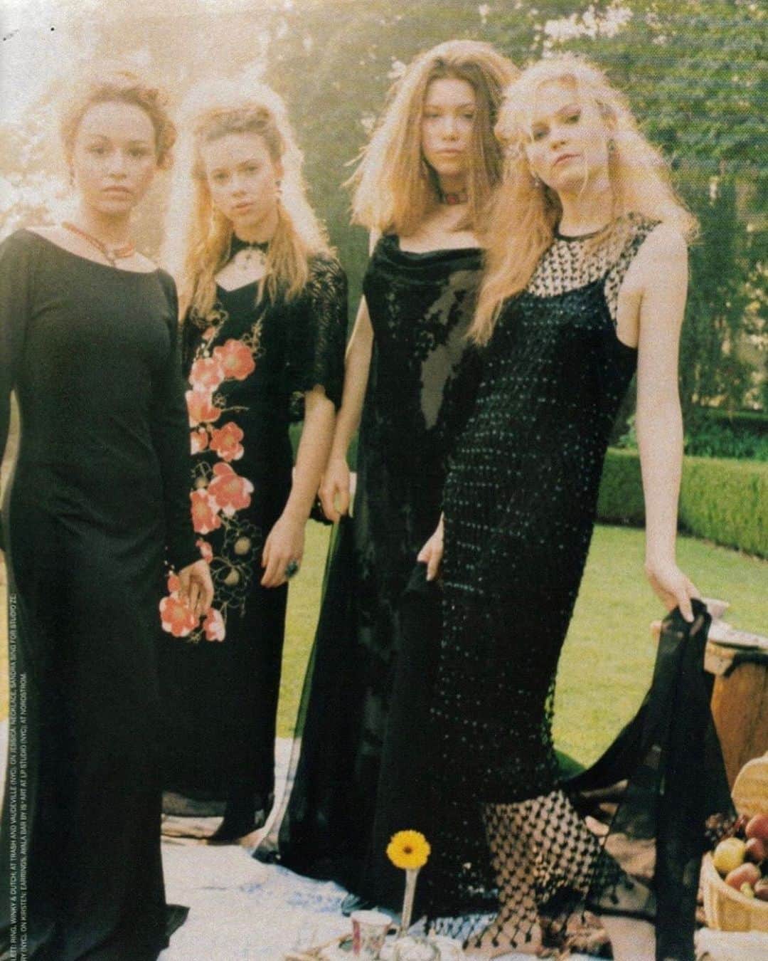 キルスティン・ダンストのインスタグラム：「Crimper Coven #tbt」