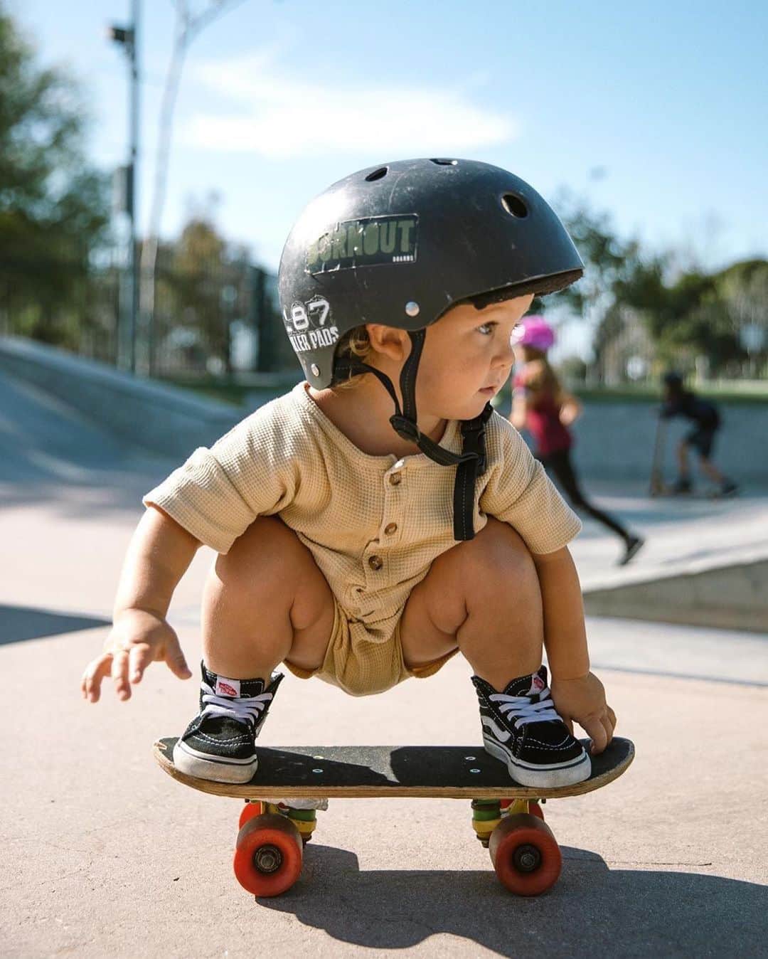 Skate Crunch (OG)さんのインスタグラム写真 - (Skate Crunch (OG)Instagram)「West just turned two years old (earlier this month) and obviously was born to skate! Via @sunskateclips | @chelsea.jean @vansskate #vansskate #skategrom #skateandhavefun #skateandenjoy」2月28日 10時50分 - skatecrunchmag