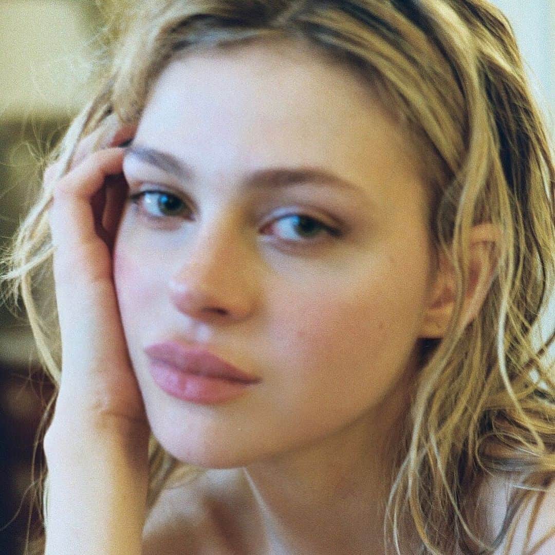 ニコラ・ペルツのインスタグラム：「some film from paris」