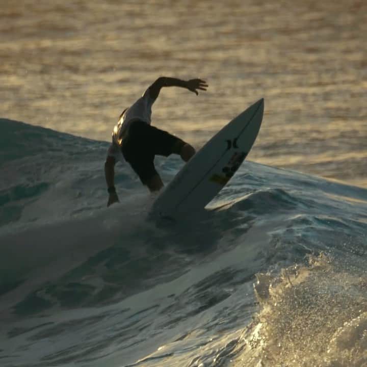 のインスタグラム：「🏄‍♂️﻿ 湘南生まれ湘南育ち、生粋のサーファー大橋海人選手はエアアジアでハワイへ。﻿ ﻿ #エアアジア #大橋海人選手 #OceanPeople #サーフィン #海 #Ocean #ビーチ #hawaii」