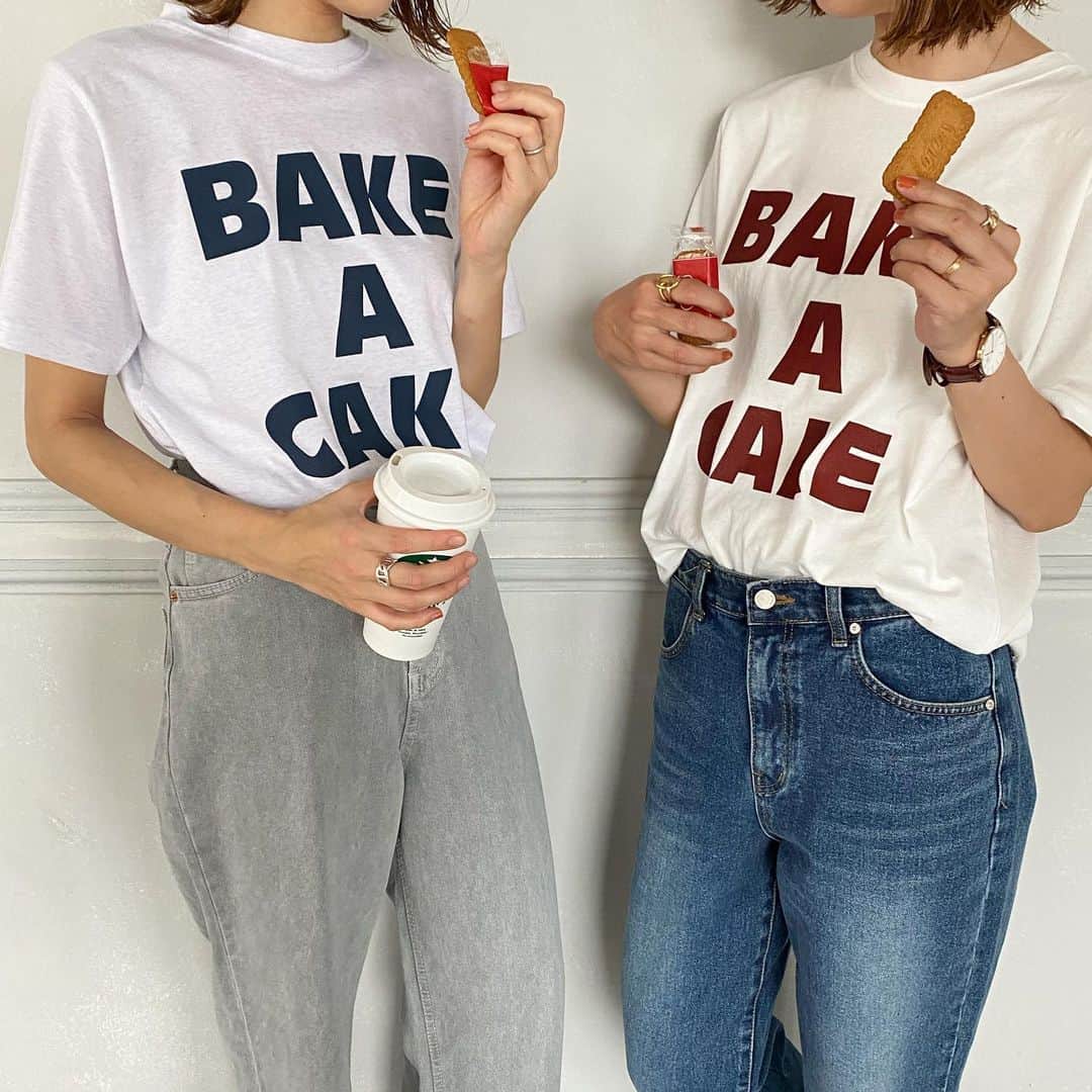 美生のインスタグラム：「🧁﻿ ﻿ 今日はライブの出演予定でしたが﻿ 娘が体調不良のため﻿ お休みさせていただきます🙇‍♂️﻿ ﻿ @ryococoyr さんと﻿ 初の夜LIVEや~♡﻿ あれ着る~これ着る~って﻿ いろいろ話してたのに残念😖﻿ 今日の新作もめっっちゃかわいいです♡ ﻿ おうちで楽しませてもらいます🙏🏻💕﻿ ﻿ こちらのTeeは来週ご紹介予定です♡ #donobanstaffsnap」