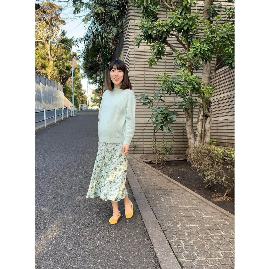 徳山沙季さんのインスタグラム写真 - (徳山沙季Instagram)「. ♡上下 @uniqlo_ginza のマタニティコーデ💐 大好きなミントグリーンで揃えました✨✨ #ライトスフレヤーンポインテールクルーネックセーター  #プリントマーメイドロングスカート . @outletshoes_official のバレエシューズはとっても歩きやすくてよく履いています♡ . . #ootd #ponte_fashion #mineby3mootd #outletshoes_life #uniqloginza2020ss #pregnant #oggi #oggijp #mineプチプラ部 #おしゃれさんと繋がりたい #uniqloマタニティ #ファッション好きな人と繋がりたい #プチプラコーデ」2月28日 11時06分 - saki.whitesnow