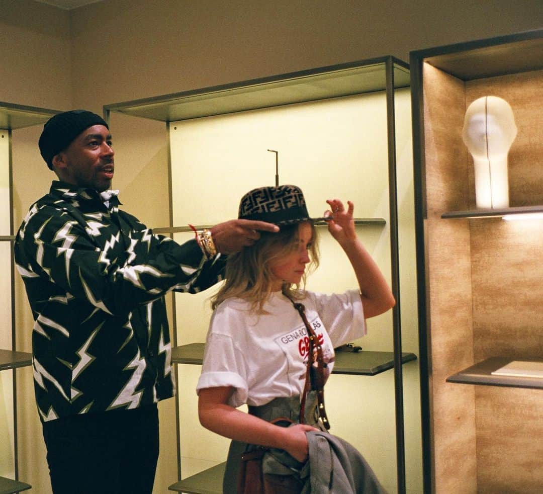 サブリナ・カーペンターのインスタグラム：「happy birthday to my father of fashun♥️ u “lit rally” make my life so much brighter  @jasonbolden」