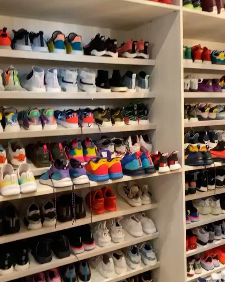 ゼッドのインスタグラム：「Running out of space.」