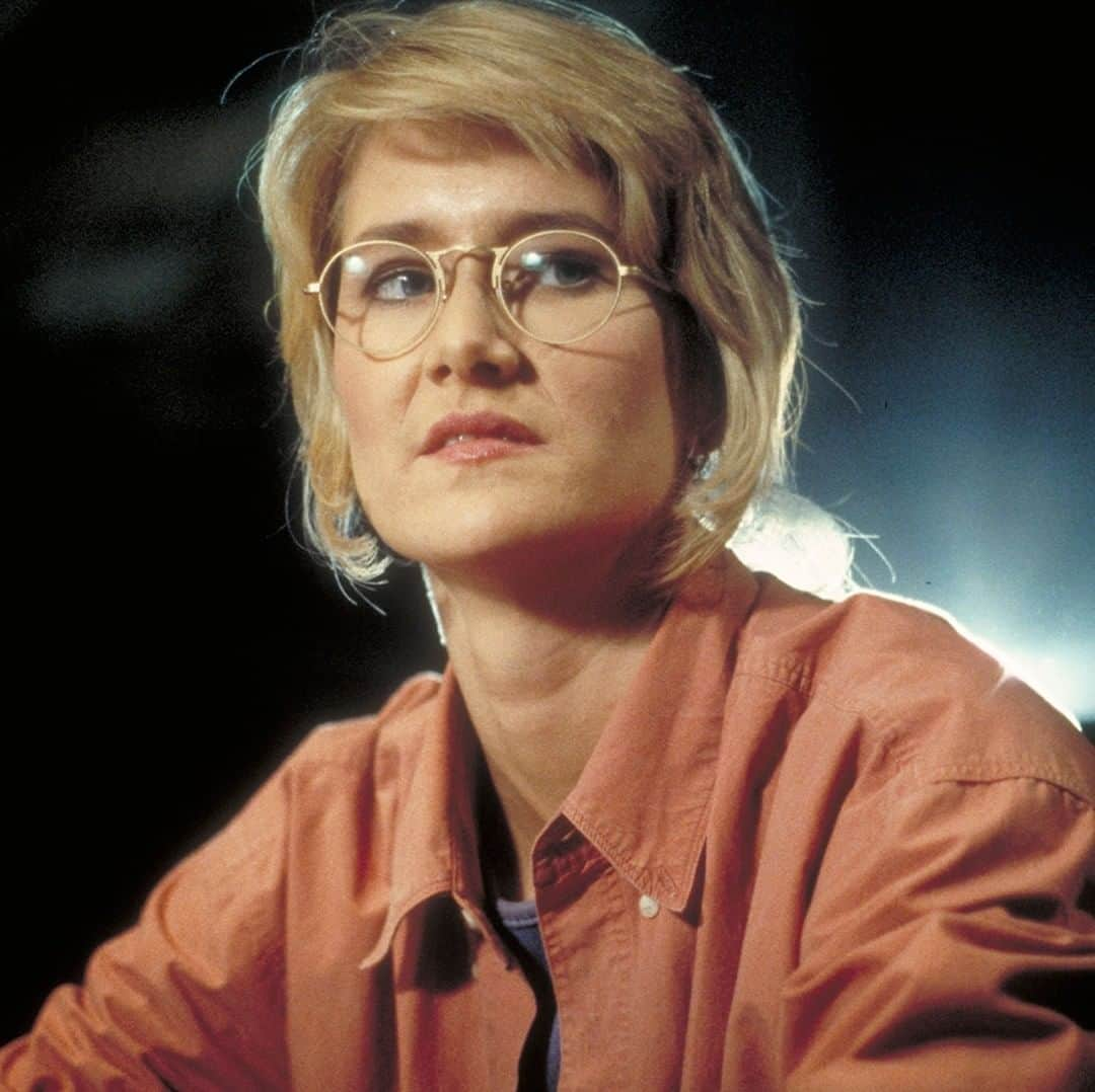 オリバーピープルズさんのインスタグラム写真 - (オリバーピープルズInstagram)「Looking back to #LauraDern wearing  OP-7 in the original #JurassicPark film. Who is looking forward to the next installment that was recently announced? #OurPeoples」2月28日 2時40分 - oliverpeoples