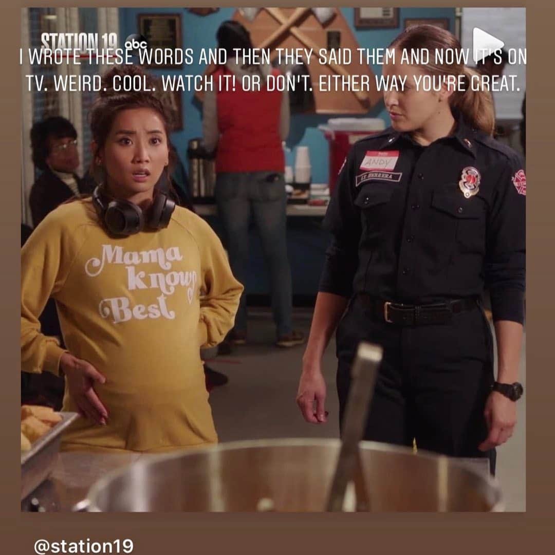 のインスタグラム：「Tune into @station19 tonight!! @rob.giles wrote the heck out of his first episode of television! It’s an incredible episode. Beautiful and hilarious. All the things. Enjoy!!」
