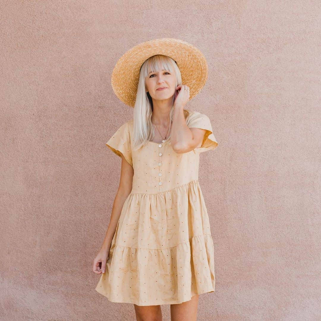 ケリー・マレーさんのインスタグラム写真 - (ケリー・マレーInstagram)「New @ryleeandcru line launches today with our retailers! 🤗(Tomorrow on ryleeandcru.com at 9am PST). This citron eyelet womens dress is one of my favorites of the season ;) I added a link in my bio if you want to see the full lookbook!」2月28日 2時59分 - kelli_murray