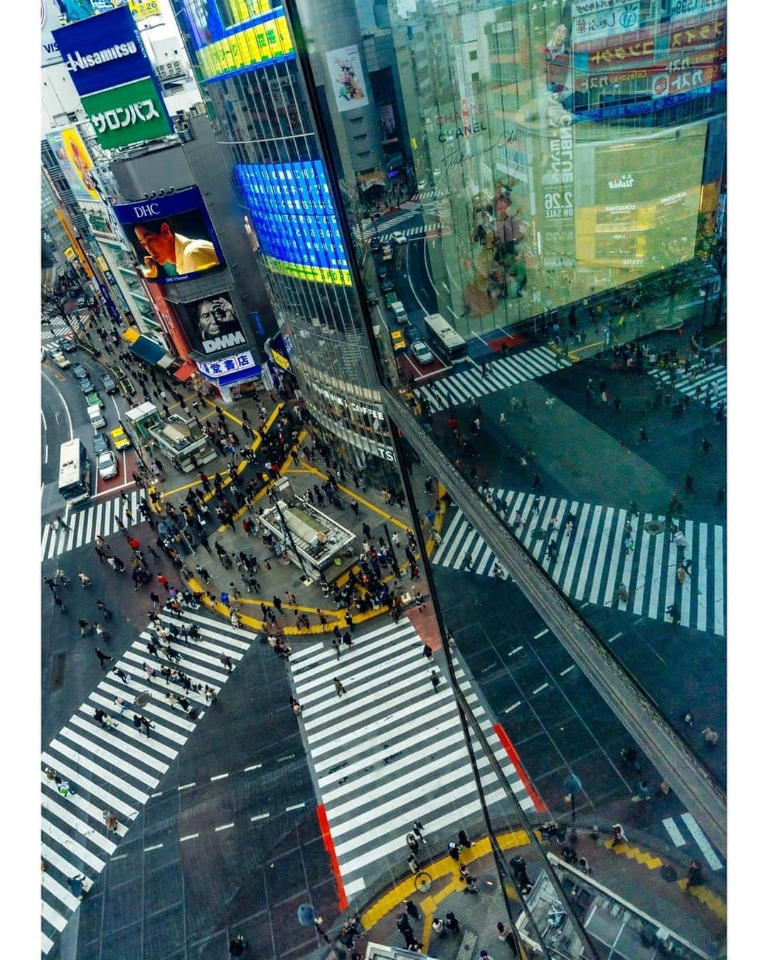 VuTheara Khamさんのインスタグラム写真 - (VuTheara KhamInstagram)「Shibuya Crossing, Japan (2020) It's a selection of pictures focus Shibuya Crossing View, taken from the Deck at Magnet by Shibuya 109. #UnknownJapan #visitjapanjp @visitjapanjp」2月28日 3時04分 - vutheara