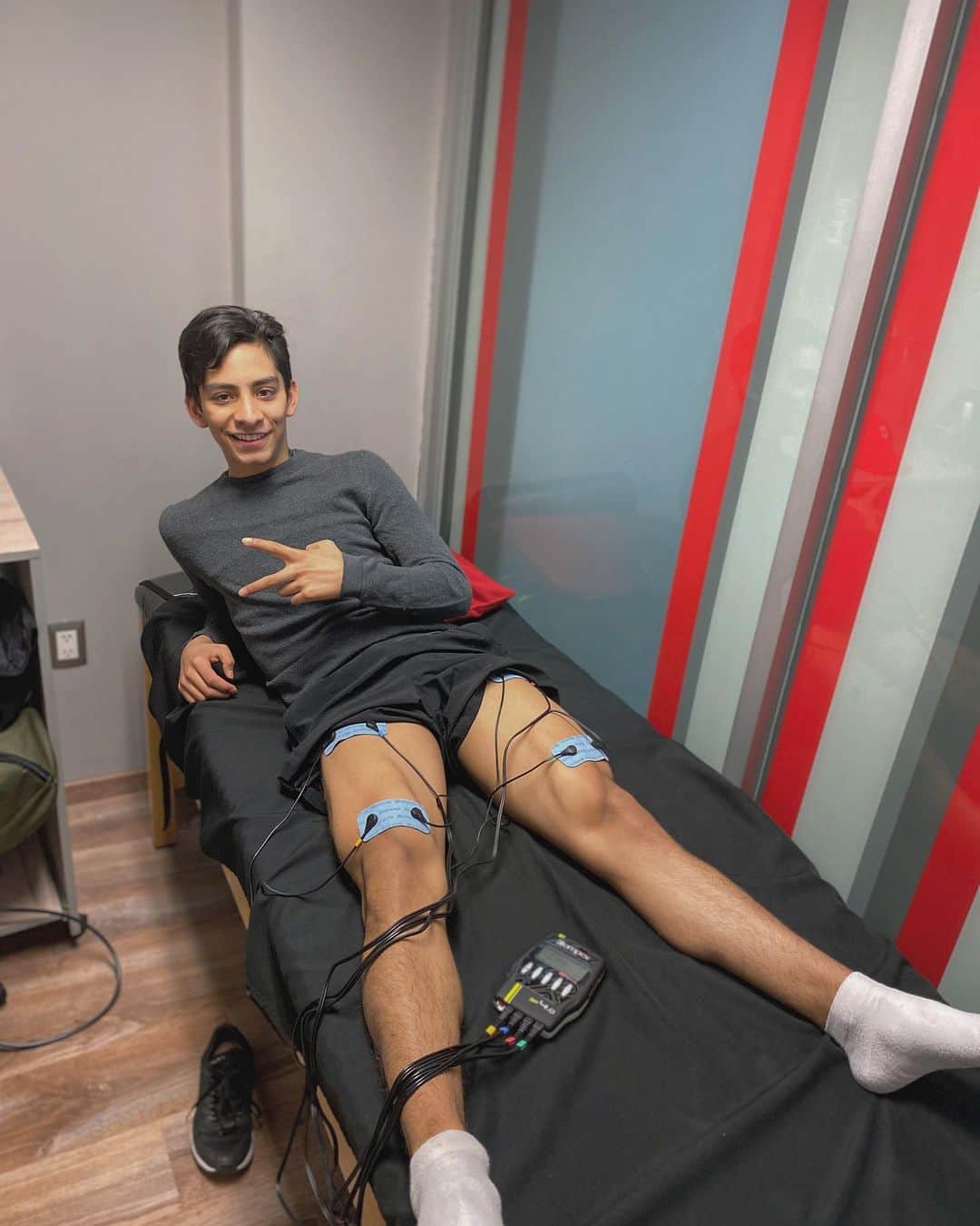 Donovan Carrillo Suazoのインスタグラム：「Recuperación con @mxcompex ¿Ya los conoces?  #compex #compexathlete」