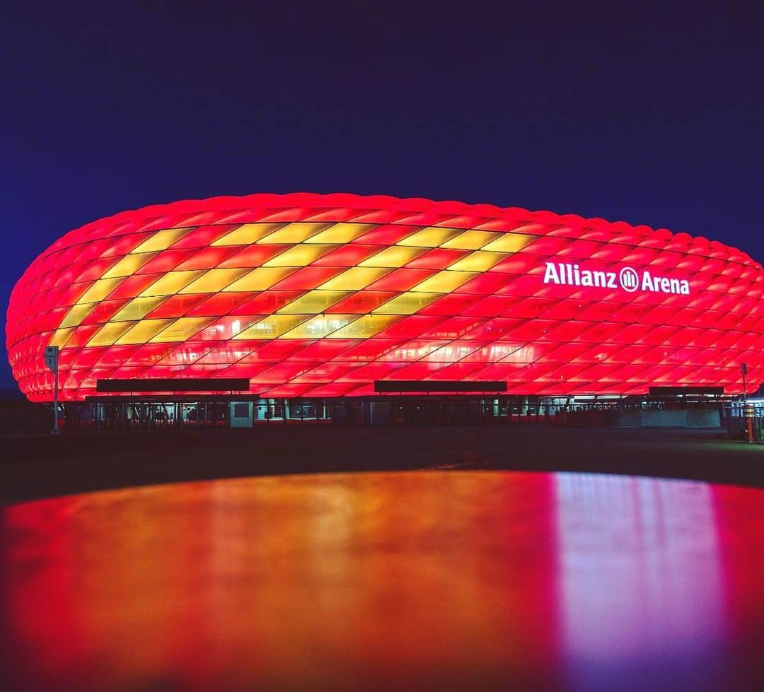 バイエルン・ミュンヘンさんのインスタグラム写真 - (バイエルン・ミュンヘンInstagram)「The #AllianzArena is celebrating our 120th birthday in style! 😍🏟️ . #FCBayern120 #FCBayern #MiaSanMia」2月28日 3時35分 - fcbayern