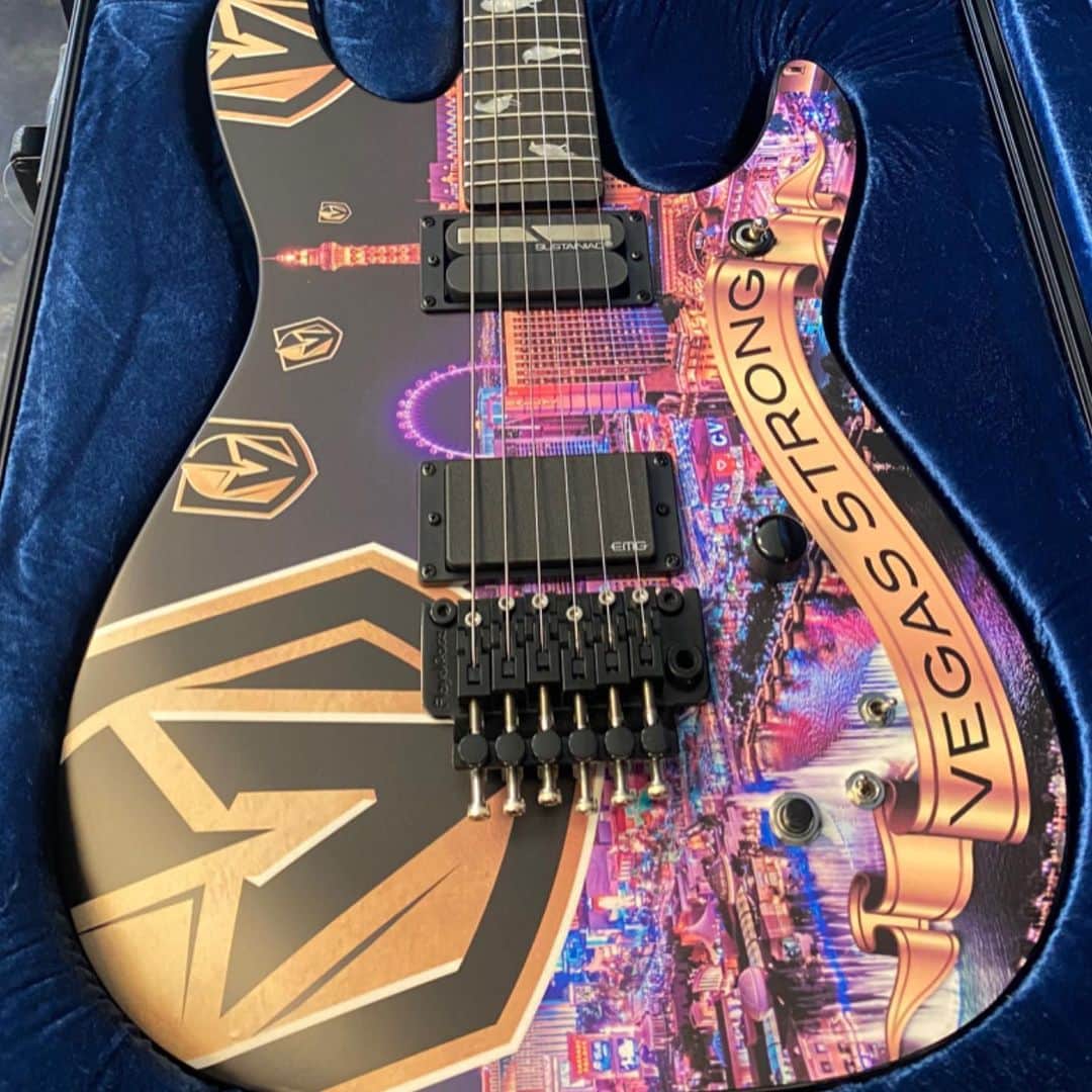 DJアシュバさんのインスタグラム写真 - (DJアシュバInstagram)「Top of the morning to ya! We will be auctioning of this one of a kind ASHBA Signature Golden Knights @schecterguitarsofficial during the @vegasgoldenknights vs @lakings game @tmobilearena this Sunday following my performance of The National Anthem 100% go to the @vegasgoldenknights foundation!! #goknightsgo」2月28日 4時08分 - ashba