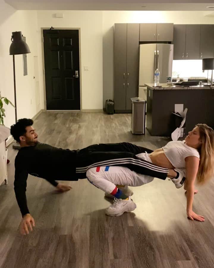 Hannah Stockingのインスタグラム：「Did we nail it? @adamw」