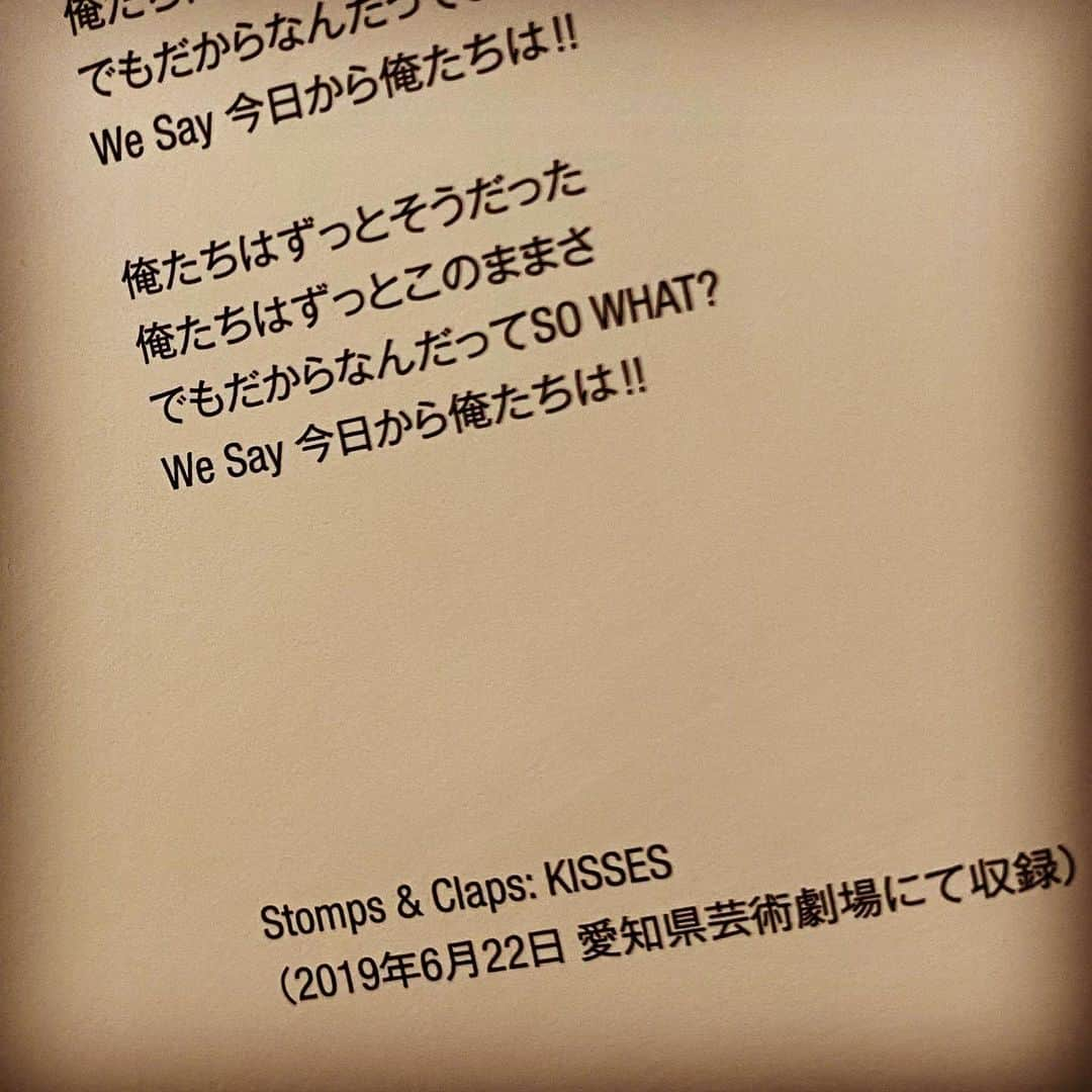 綾小路翔さんのインスタグラム写真 - (綾小路翔Instagram)「無事にニューシングル「今日から俺たちは!!」発売されました。﻿ ﻿ 待っていてくれていたみんなのおかげ。﻿ マジありがとう。﻿ ﻿ それと、昨年のツアー『氣志團現象Ⅴ 暴走元年～今日から俺たちは!!～』のファイナル、名古屋公演にお越し下さったみんな、メイジャーデビューおめでとう。﻿ ﻿ みんなの全身全霊のクラップとストンプ、がっちり反映させてもらったよ。﻿ ﻿ ありがとう。﻿ ﻿ これからは同じメイジャーアーティストとして、互いの名に恥じない活動をしていこうな。﻿ ﻿ そして俺らの記念日、「ニーニーロク」。﻿ 大切にしような。﻿ ﻿ ありがとう。﻿ ﻿ それと今回参加できなかったみんな、次回はYOU達の出番だかんな。﻿ ﻿ いつ、何時でも油断すんなよ。﻿ ﻿ 震えて待ってろ。﻿ ﻿ いつもありがとう。﻿ ﻿ #氣志團﻿ #ニューシングル﻿ #今日から俺たちは!!﻿ #一年半ぶりの新曲リリース﻿ #自分にとって一番厳しい友達が﻿ #このCDを当日に買ってくれた上に﻿ #即﻿ #熱闘氣志團万博2019﻿ #を観てくれたらしく﻿ #よく頑張ったな﻿ #とだけLINEをくれました﻿ #何か心の奥がカーッてなりました﻿ #みんなもいっぱい感想下さい﻿ #全部抱きしめっからよ﻿ #いつもありがとう ﻿ #曲からジャケから帯から中身からMVから﻿ #俺のラブが大渋滞だけど﻿ #これが氣志團﻿ #これが綾小路翔﻿ #まずは真っ正面から受け止めてみて欲しい﻿ #笑えるから﻿ #いっぱい笑おう﻿ #2020年 ﻿ #KISSES #メイジャーデビュー」2月28日 4時50分 - showayanocozey