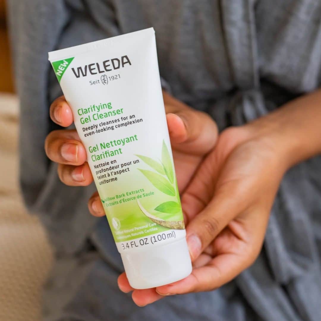 Weledaのインスタグラム：「Looking for a clear and even looking complexion? ✨ Our solution: Clarifying Gel Cleanser! ⁣⠀⠀⠀⠀⠀⠀⠀⠀⠀ 🌿 It clarifies impurities without disturbing your skin’s innate protective barrier⁣⠀⠀⠀⠀⠀⠀⠀⠀⠀ ⁣⠀⠀⠀⠀⠀⠀⠀⠀⠀ 🌿 Leaves skin feeling refreshed and soothed with clearer pores⁣⠀⠀⠀⠀⠀⠀⠀⠀⠀ ⁣⠀⠀⠀⠀⠀⠀⠀⠀⠀ 🌿 Rebalances moisturiser with replenishing ingredients like jojoba and babassu oils! #WeledaSkin」