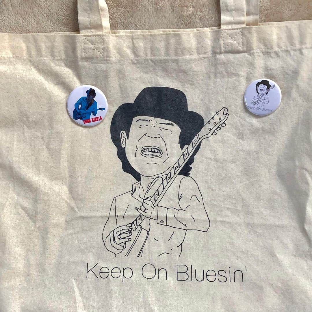 菊田俊介さんのインスタグラム写真 - (菊田俊介Instagram)「New Shun Kikuta badges are available at my shows!! 新しい缶バッジが出来あがりました！！来週の九州ツアーから500円で会場販売します。トートバッグなどにつけて、近くに置いてやってくださいね〜♫ designed by Masayuki Suzuki #badge #shunkikuta #缶バッジ」2月28日 11時20分 - shun.kikuta